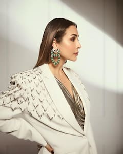Malaika Arora in Blazzer : యాభైల్లోనూ హాట్​గా ఉండడం మలైకాకే సాధ్యం