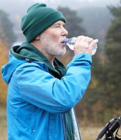 Drinks Water In Winter: ਕੀ ਤੁਸੀਂ ਵੀ ਸਰਦੀਆਂ ਵਿੱਚ ਘੱਟ ਪਾਣੀ ਪੀਂਦੇ ਹੋ...ਤਾਂ ਹੋ ਜਾਓ ਸਾਵਧਾਨ!