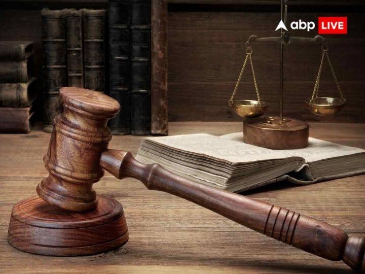 जो लोग कोर्ट-कचहरी के चक्कर लगाकर परेशान हो जाते हैं. लेकिन उन्हें न्याय नहीं मिलता वो भक्त यहां स्टाम्प पेपर में अपनी मनोकामना लिखकर न्याय मांगने के लिए आते हैं.