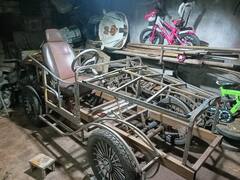 मावळच्या शेतकऱ्याचा जुगाड, टाकाऊपासून तयार केली विंटेज कार, एकदा चार्ज केली की....