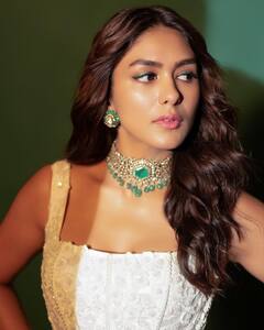 Mrunal Thakur  Photos : வெள்ளை உடையில் பொம்மை போல் ஜொலிக்கும் நடிகை மிருனாள் தாக்கூர்..!