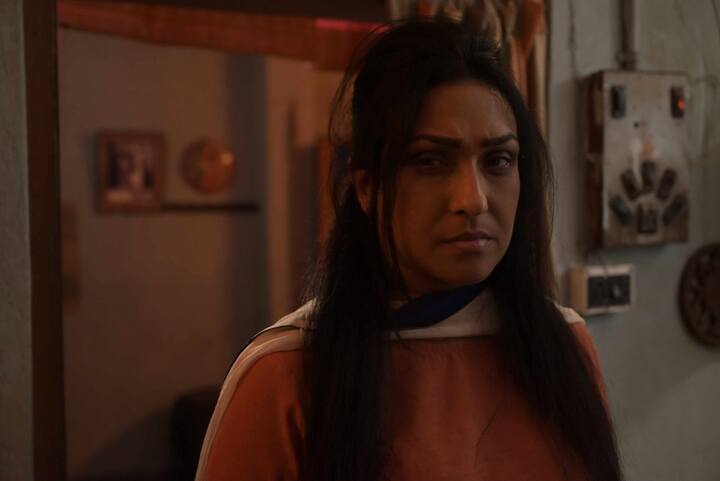 ছবিটির নাম, গাজনের ধুলোবালি (Dust & Pebbles)। কেন এই ধরণের নাম, সেই অর্থ লুকিয়ে রয়েছে ছবির গল্পে। কেবল সম্পর্কের টানাপোড়েন বা দুই নারীর সম্পর্কের গল্প নয়, এই ছবি তুলে ধরবে এক গ্রামের ছবিও যেখানে অনেক রহস্য লুকিয়ে রয়েছে।