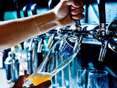 इस एक बियर की कीमत में खरीद लेंगे आलिशान बंगला, जानिए इसका नाम