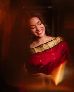 Mirnalini Ravi : ”தங்க தாமரை மகளே..” புடவையில் ஜொலிக்கும் நடிகை மிருணாளினி ரவி..!