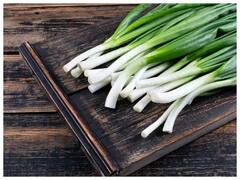 Health Tips : हिवाळ्यात भरपूर हिरवीगार कांद्याची पात खा; आश्चर्यकारक फायदे मिळतील