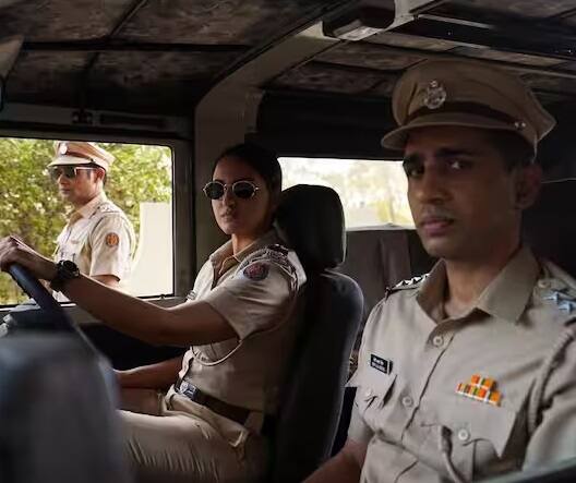 બોલિવૂડ અભિનેત્રી સોનાક્ષી સિંહાએ પણ આ વર્ષે OTTમાં પ્રવેશ કર્યો છે. વેબ સિરીઝનું નામ ‘દહાડ’ છે, જેમાં તેણે પોલીસ ઓફિસરની ભૂમિકા ભજવી છે. આ પાત્રમાં તે અદભૂત દેખાય છે.