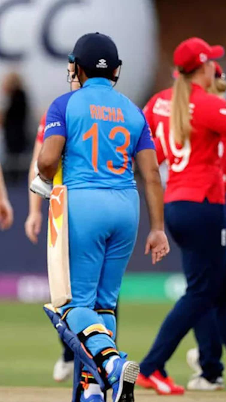इंग्लैंड टीम ने भारत को उसके घर में हराया!