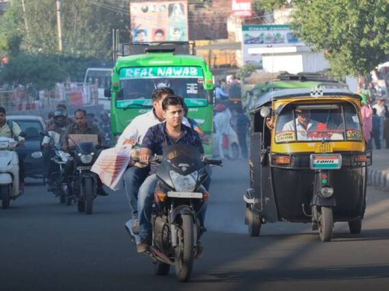 इस छोटी सी गलती पर कट जाता है हजारों का चलान, गाड़ी चलाने से पहले जान लें ये नियम इस छोटी सी गलती पर कट जाता है हजारों का चलान, गाड़ी चलाने से पहले जान लें ये नियम
