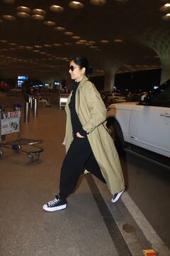 सेकंड वेडिंग एनिवर्सरी के बाद मुंबई एयरपोर्ट पर स्पॉट हुईं Katrina Kaif, लॉन्ग जैकेट के साथ काला चश्मा लगाए फुल स्वैग में दिखीं 'टाइगर 3' एक्ट्रेस