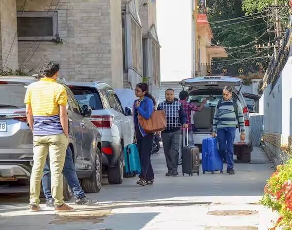 छापे टाकलेल्या ठिकाणी जे अधिकारी आणि इतर कर्मचारी उपस्थित होते त्यांचे जबाबही आयकर विभाग नोंदवत आहे. याशिवाय विभाग कंपनीच्या मुख्य प्रवर्तकाला त्यांचं म्हणणं नोंदवण्यासाठी समन्सही बजावणार आहे.