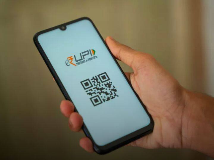 आपको सबसे पहले 18001201740 पर अपने मामले की शिकायत दर्ज करनी होगी. इसके बाद रिलेटेड बैंक में जाकर एक फॉर्म भरनी होगी औऱ उस फॉर्म में पूरी जानकारी देनी होगी. अगर इस संबंध में बैंक मना कर देता है तो आप इसकी शिकायत https://rbi.org.in/Scripts/bs_viewcontent.aspx?Id=159 पर जाकर कर सकते हैं.