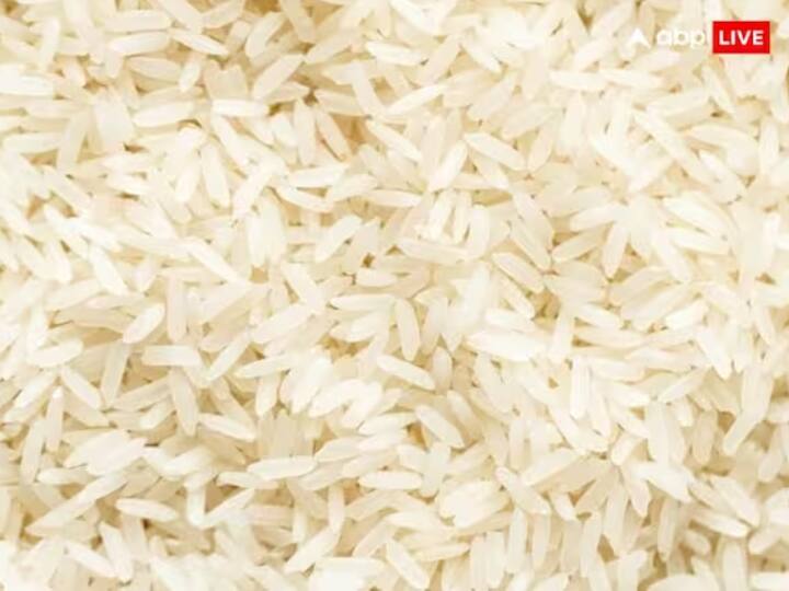 प्रदोष काळात म्हणजेच संध्याकाळी, सोमवारी तांदूळ, दूध आणि चांदीचे दान करा,  असे केल्याने तुमच्या जीवनात सुख-शांती येईल आणि आर्थिक समस्याही दूर होतील.