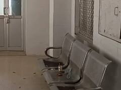 यूपी में जिला अस्पताल के अल्ट्रासाउंड रूम के बाहर मिलीं शराब की बोतलें, CMS ने दिए जांच के निर्देश