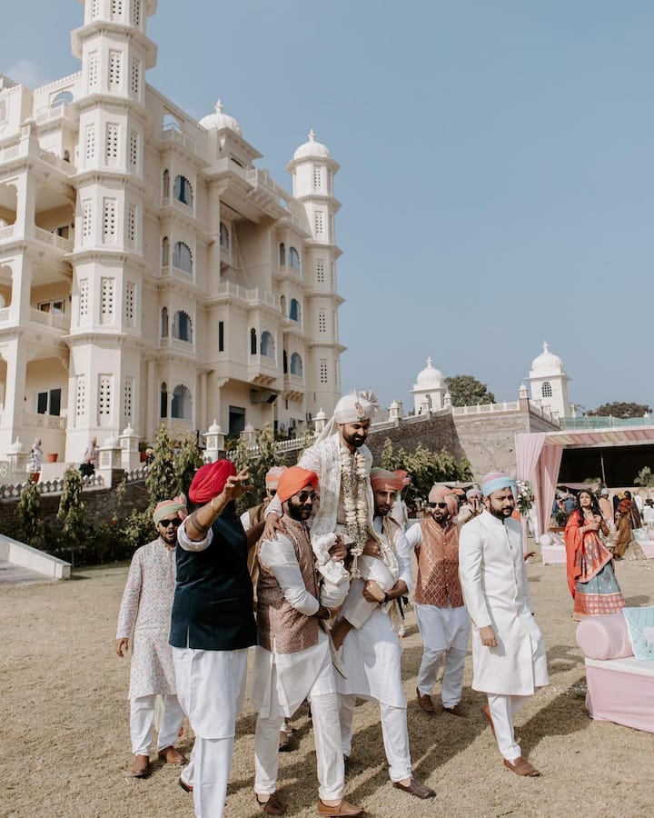 The actor, who gained popularity from her part in Yeh Rishta Kya Kehlata Hai, married a software engineer.