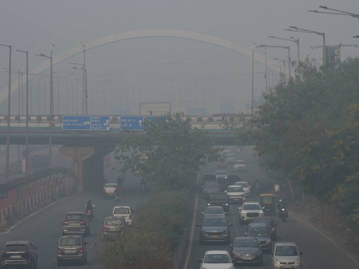 5 Polluted Cities AQI: भारत सरकार की ओर से जारी की गई लिस्ट में ग्रेटर नोएडा की हवा सबसे ज्यादा प्रदूषित बताई गई है. इसके अलावा दिल्ली का स्थान पांचवां है.