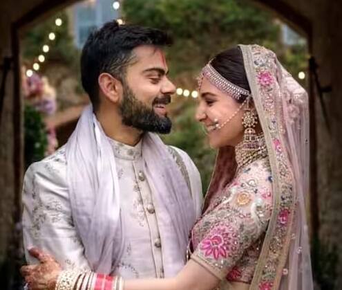 Anushka-Virat Wedding Album: બોલિવૂડ એક્ટ્રેસ અનુષ્કા શર્મા અને ભારતીય ક્રિકેટર વિરાટ કોહલી આજે તેમના લગ્નની છઠ્ઠી વેડિંગ એનિવર્સરી સેલિબ્રેટ કરી રહ્યા છે. આવો જોઈએ આ પ્રસંગે કપલના લગ્નનો આલ્બમ.