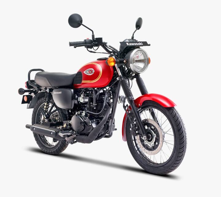 इस लिस्ट में तीसरा नाम कावासाकी की डब्ल्यू175 स्ट्रीट बाइक का है, जिसे इंडिया बाइक वीक में लॉन्च किया गया. इस बाइक को 1.35 लाख रुपए की इंट्रोडक्ट्री कीमत पर पेश किया गया है.