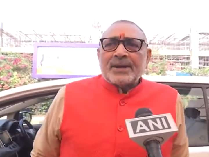 BJP leader Giriraj Singh attacks IT raid on Congress leader Dheeraj Sahu Giriraj Singh: धीरज साहू के ठिकानों पर IT की छापेमारी पर गिरिराज का कांग्रेस पर बड़ा आरोप- कुछ पैसे बिहार भी आने वाले थे