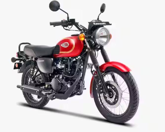 ਇਸ ਲਿਸਟ 'ਚ ਤੀਜਾ ਨਾਂਅ ਕਾਵਾਸਾਕੀ ਦੀ W175 ਸਟ੍ਰੀਟ ਬਾਈਕ ਦਾ ਹੈ, ਜਿਸ ਨੂੰ ਇੰਡੀਆ ਬਾਈਕ ਵੀਕ 'ਚ ਲਾਂਚ ਕੀਤਾ ਗਿਆ ਸੀ। ਇਸ ਬਾਈਕ ਨੂੰ 1.35 ਲੱਖ ਰੁਪਏ ਦੀ ਸ਼ੁਰੂਆਤੀ ਕੀਮਤ 'ਤੇ ਪੇਸ਼ ਕੀਤਾ ਗਿਆ ਹੈ।