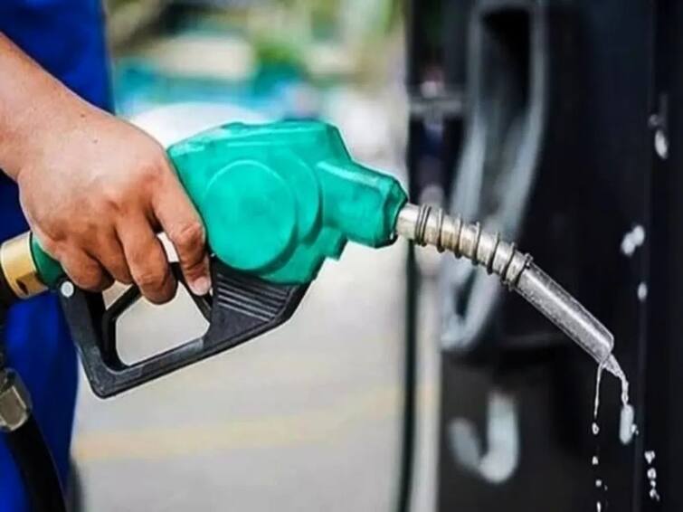 petrol and diesel price chennai on december 11th 2023 know full details Petrol Diesel Price Today: மாறிவரும் காலநிலை.. இன்றாவது மாற்றம் கண்டதா பெட்ரோல் விலை.. இன்றைய நிலவரம்..!