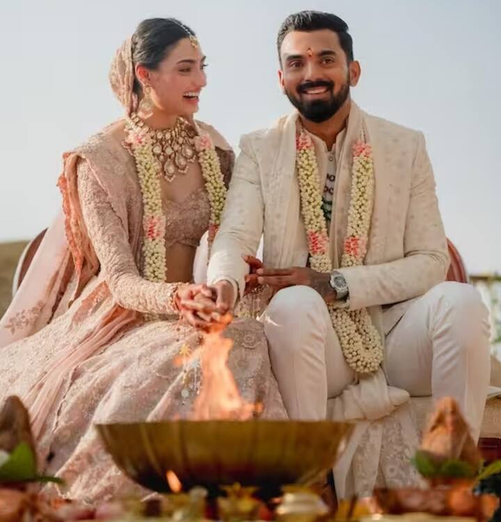 ਭਾਰਤੀ ਟੀਮ ਦੇ ਸਟਾਰ ਵਿਕਟਕੀਪਰ ਬੱਲੇਬਾਜ਼ ਕੇਐਲ ਰਾਹੁਲ ਨੇ 23 ਜਨਵਰੀ, 2023 ਨੂੰ ਬਾਲੀਵੁੱਡ ਅਦਾਕਾਰਾ ਆਥੀਆ ਸ਼ੈਟੀ ਨਾਲ ਵਿਆਹ ਕੀਤਾ ਸੀ। ਆਥੀਆ ਮਸ਼ਹੂਰ ਬਾਲੀਵੁੱਡ ਐਕਟਰ ਸੁਨੀਲ ਸ਼ੈਟੀ ਦੀ ਬੇਟੀ ਹੈ।