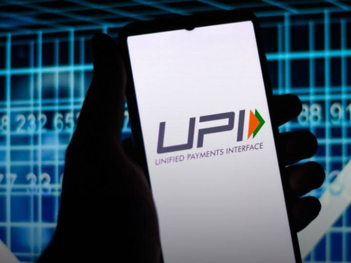 आरबीआई का सख्त गाइडलाइन है कि अगर किसी व्यक्ति का पैसा किसी गलत अकाउंट में चला गया है तो आप अपना पैसा ले सकते हैं