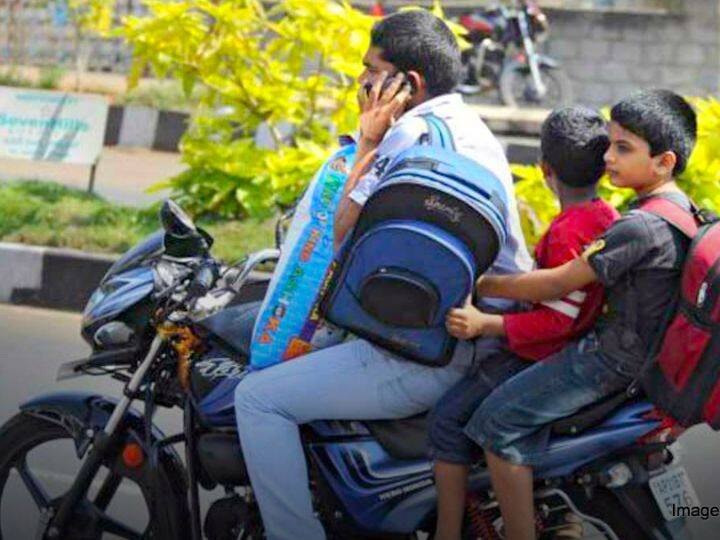 कुछ लोगों की आदत होती है कि वे अपनी कार या बाइक कहीं भी पार्क कर देते हैं. ऐसे में उनकी कार या बाइक को नगर प्रशासन खींच ले जाता है और भारी जुर्माना या चालान काट देता है. ऐसे में कार या बाइक पार्क करते समय इस बात का ध्यान रखें कि आप उसे कहां पार्क कर रहे हैं.