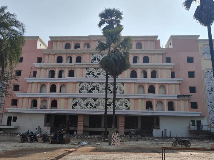 Ayodhya Devotees relief from Traffic multi level parking built before Pran Pratishtha ANN Ayodhya News: अयोध्या में श्रद्धालुओं को जाम से मिलेगी निजात, प्राण प्रतिष्ठा से पहले मल्टी लेवल पार्किंग तैयार
