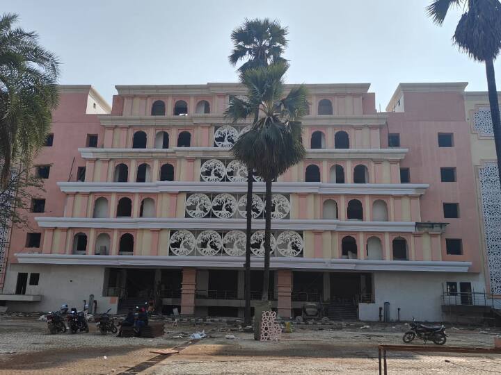 Ayodhya News: अयोध्या में श्रद्धालुओं को जाम से मिलेगी निजात, प्राण प्रतिष्ठा से पहले मल्टी लेवल पार्किंग तैयार Ayodhya Devotees relief from Traffic multi level parking built before Pran Pratishtha ANN Ayodhya News: अयोध्या में श्रद्धालुओं को जाम से मिलेगी निजात, प्राण प्रतिष्ठा से पहले मल्टी लेवल पार्किंग तैयार
