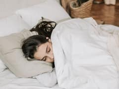 PHOTO: रात्री झोप येत नाही? झोपेच्या त्रासापासून त्रस्त आहात?  'हे' उपाय करून पहा!