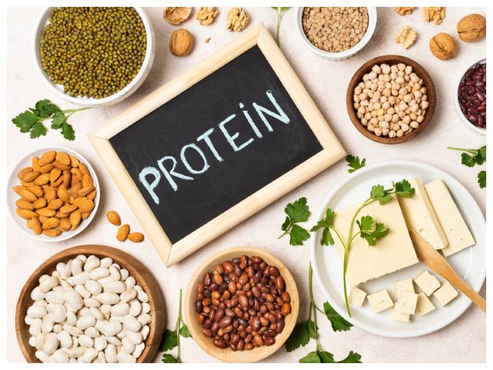 Health Tips consuming too much protein causes harms to body know how much protein should be taken in a day marathi news Health Tips : जास्त प्रथिनांचे सेवन केल्याने शरीराला होते 'हे' नुकसान; जाणून घ्या दिवसात किती प्रोटीन्स घ्यावेत?