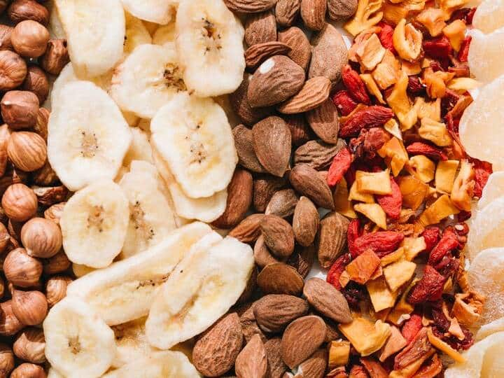 ड्राई फ्रूट्स (Dry Fruits) हेल्थ के लिए काफी ज्यादा फायदेमंद होता है. डॉक्टर हो या हेल्थ एक्सपर्ट्स के मुताबिक नट्स और सीड्स खाने की सलाह दी जाती है.