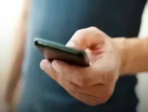 ਇਸ ਦੇ ਲਈ ਤੁਹਾਨੂੰ ਸਿਰਫ ਇੱਕ ਕਾਲ ਕਰਨੀ ਪਵੇਗੀ। ਧਿਆਨ ਵਿੱਚ ਰੱਖੋ ਕਿ ਇਹ 3 ਦਿਨਾਂ ਦੇ ਅੰਦਰ ਕਰਨਾ ਹੈ। ਤੁਹਾਨੂੰ ਦੱਸ ਦੇਈਏ ਕਿ ਆਰਬੀਆਈ ਦੇ ਦਿਸ਼ਾ-ਨਿਰਦੇਸ਼ਾਂ ਦੇ ਅਨੁਸਾਰ, ਜੇਕਰ ਗਲਤੀ ਨਾਲ ਗਲਤ ਖਾਤੇ ਵਿੱਚ ਪੈਸਾ ਟ੍ਰਾਂਸਫਰ ਹੋ ਗਿਆ ਹੈ, ਤਾਂ 48 ਘੰਟਿਆਂ ਦੇ ਅੰਦਰ ਰਿਫੰਡ ਲਿਆ ਜਾ ਸਕਦਾ ਹੈ।