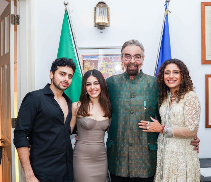 This double honour, he said, was “a goose-bumps moment” for him. He recalled that his journey of being Sandokan began one hundred meters from where they were standing today, at the iconic Taj Mahal Palace Hotel. That’s where he met the director and Producer of the Sandokan series for the very first time. “Life has come full circle” Kabir said.