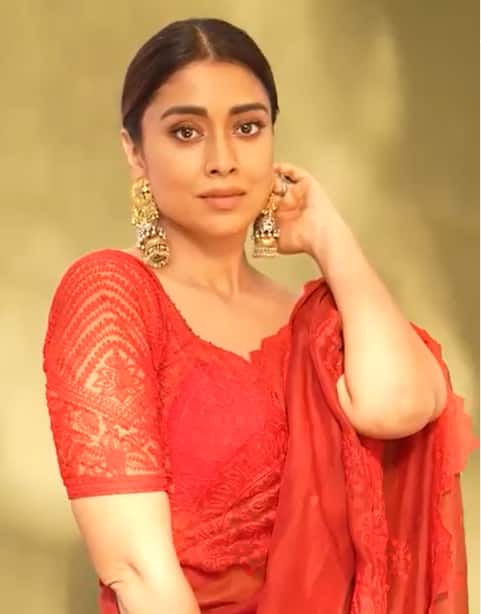 எனக்கு 20 உனக்கு 18 படம் மூலம் தமிழ் சினிமாவில் அறிமுகமானார்.