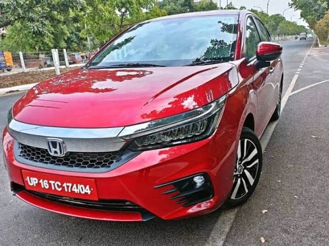 होंडा की पॉपुलर कार सेडान कार होंडा सिटी खरीदने पर आप 1 लाख रुपए तक का डिस्काउंट ले सकते हैं.