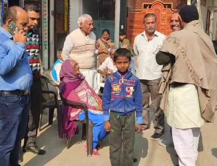 हैरान करने वाली बात यह है कि स्थानीय लोगों द्वारा निगम की पोर्टल पर ऑनलाइन शिकायतों के बाद भी इस पर अब तक कोई कार्रवाई नहीं कि गई है. नतीजन अब तक यहां के लोग बंदर के आतंक से आतंकित हो कर घरों में रहने को मजबूर हैं.