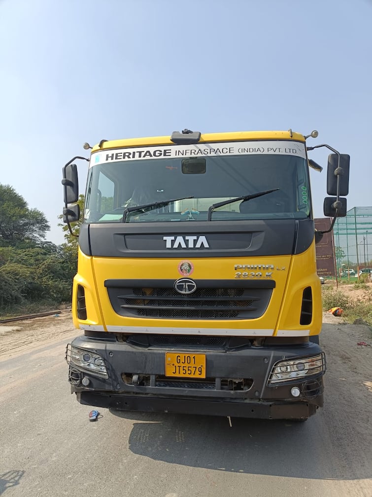 Accident in Ahmedabad: A mother and daughter died after being hit by a dumper in Ahmedabad while riding an Activa અમદાવાદમાં ડમ્પરે એક્ટીવાને લીધું અડફેટે, માતા પુત્રીનું મોત