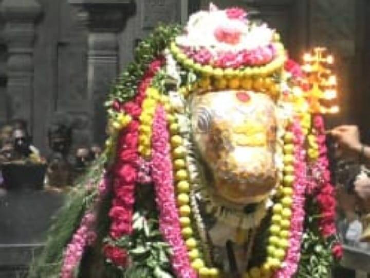 Karur Kalyana Pasupadeeswarar Temple.Pradosham Festival of Karthigai Month TNN கரூர் கல்யாண பசுபதீஸ்வரர் ஆலயத்தில் கார்த்திகை மாத பிரதோஷ விழா - நந்தி பகவானுக்கு சிறப்பு அபிஷேகம்