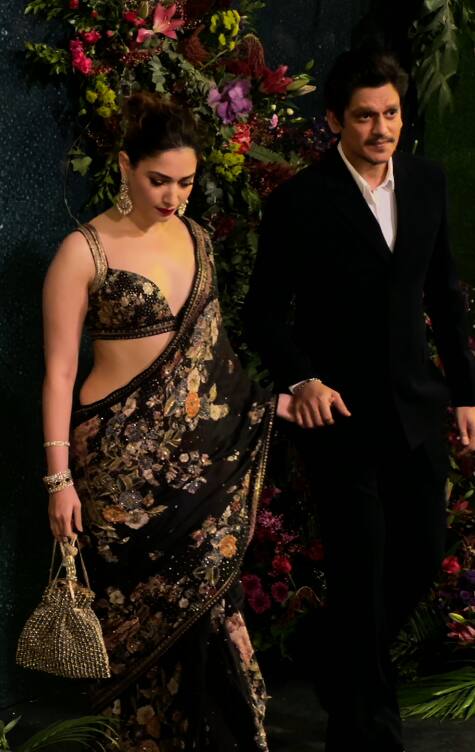 विजय वर्मा औऱ तमन्ना भाटिया पिछले काफी वक्त से एक-दूसरे को डेट कर रहे हैं. दोनों अक्सर एकसाथ पार्टी और अवॉर्ड फंक्शन में स्पॉट भी किए जाते हैं.