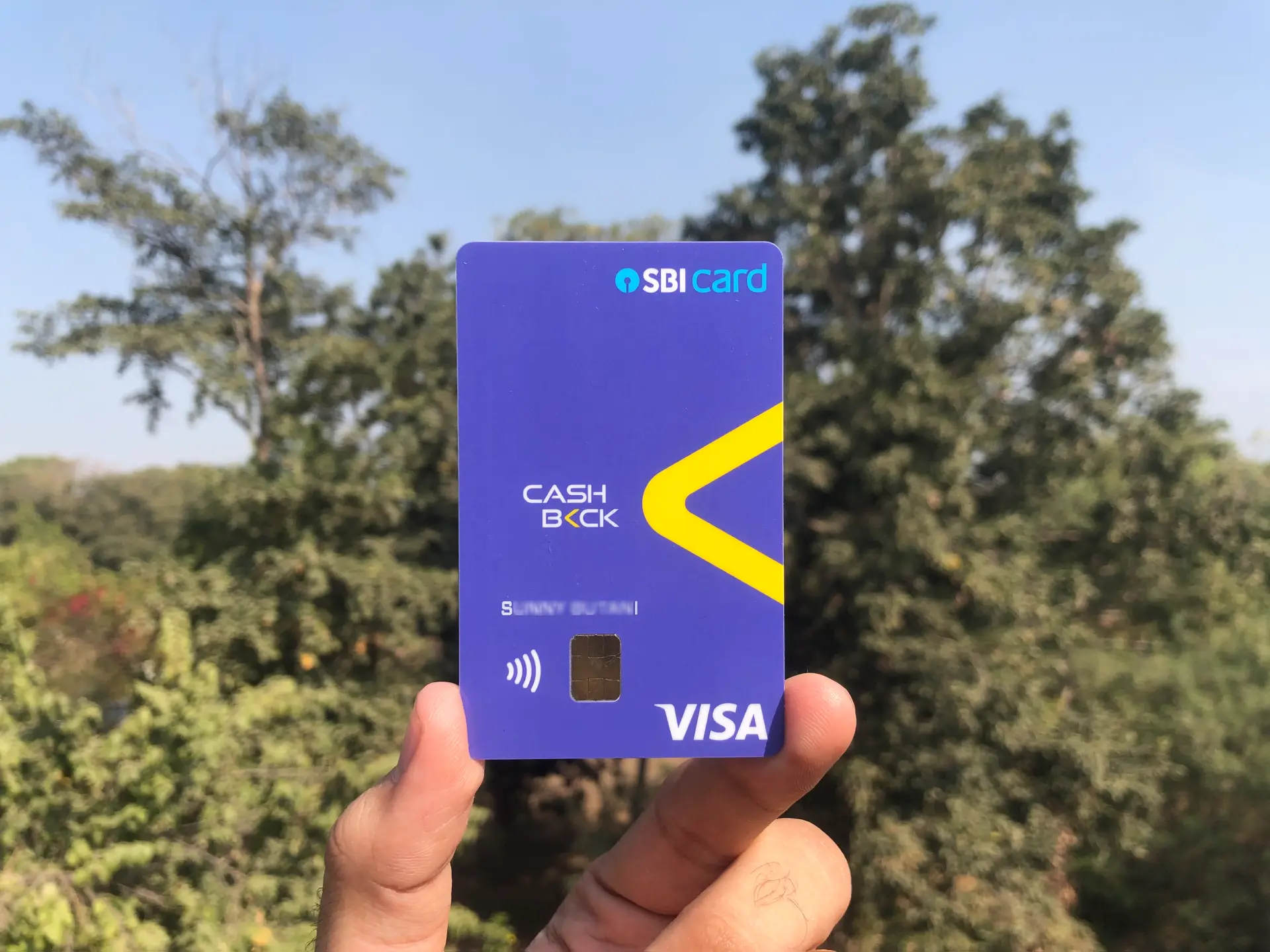 cashback sbi card scheme 5 percent online offline shopping offers business marathi news  Cashback SBI Card  : ऑनलाईन किंवा ऑफलाईन खरेदी करताना ऑफरच्या शोधात आहात? 'कॅशबॅक SBI कार्ड'वर मिळतेय 5 टक्के कॅशबॅक 