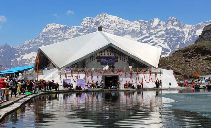 હેમકુંડ સાહિબ યાત્રા 2023 - ઉત્તરાખંડના ચમોલીમાં સ્થિત વિશ્વના સર્વોચ્ચ શીખ પવિત્ર સ્થળ હેમકુંડ સાહિબની યાત્રા 20 મે 2023ના રોજ શરૂ થઈ હતી અને 11 ઓક્ટોબર 2023ના રોજ સમાપ્ત થઈ હતી. હેમકુંડ સાહિબને ઉત્તરાખંડનું 5મું ધામ માનવામાં આવે છે. આ વર્ષે 2.5 લાખ લોકોએ અહીં મુલાકાત લીધી હતી.