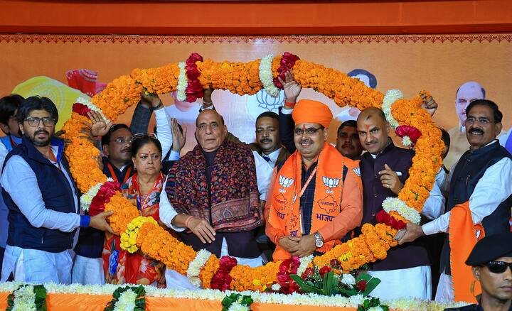 आताच्या निवडणुकीत काही जागांवर वसुंधरांच्या लोकांनी प्रतिस्पर्धी उमेदवाराला मदत केल्याची चर्चा सुरु आहे.