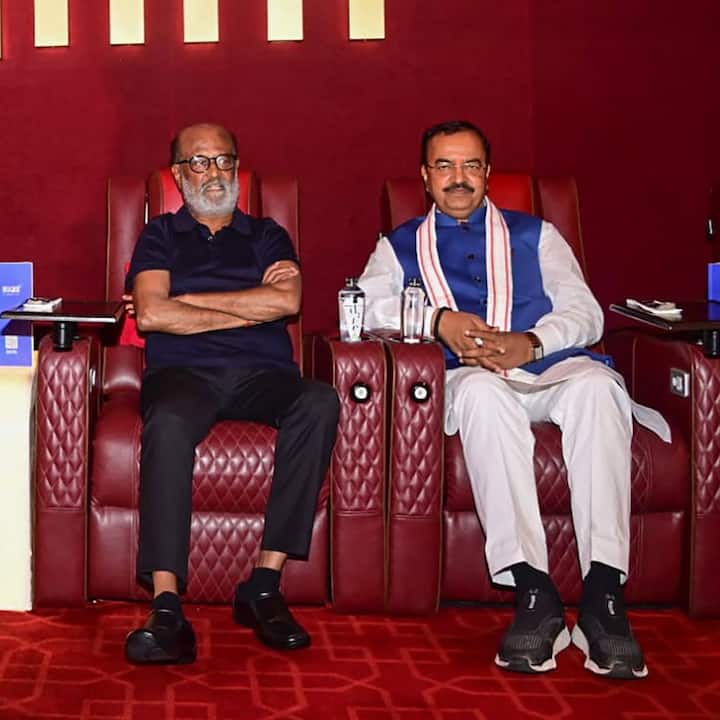 একটি ছবিতে থালাইভাকে দেখা গিয়েছিল ট্যাক্সিচালকের ভূমিকায়। ছবির নাম 'ভাসা'। আর এই ছবিতেই ছিল সেই বিখ্যাত সংলাপ - 'নান ওরু থাডাভা সোন্না, নোরু থাডাভা সোন্না মাদিরি’ অর্থাত্‍ আমার এক কথা একশো কথার সমান।