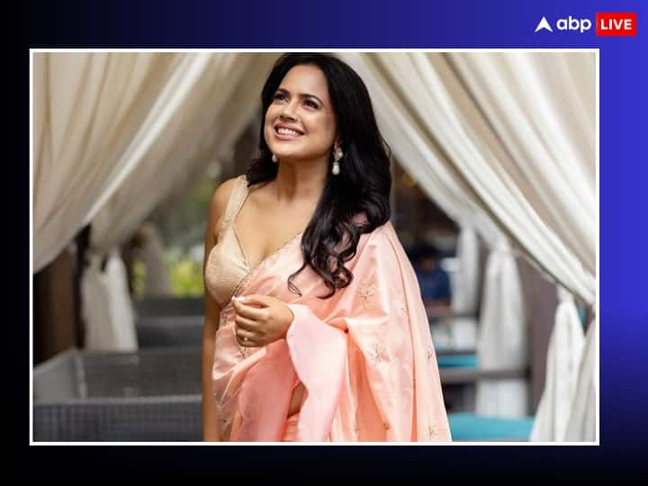 Sameera Reddy Birthday: एक्ट्रेस समीरा रेड्डी पिछले कई सालों से सिल्वर स्क्रीन से दूर हैं. बिजनेसमैन के साथ शादी रचाने के बाद अब वह अपनी फैमिली के साथ टाइम स्पेंड कर रही हैं.