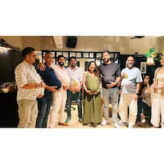 Vikrant-Sheetal Pics: बेबी शावर में पति विक्रांत मैसी संग लिपलॉक करती दिखीं शीतल ठाकुर, सामने आई सेलिब्रेशन की इनसाइड तस्वीरें