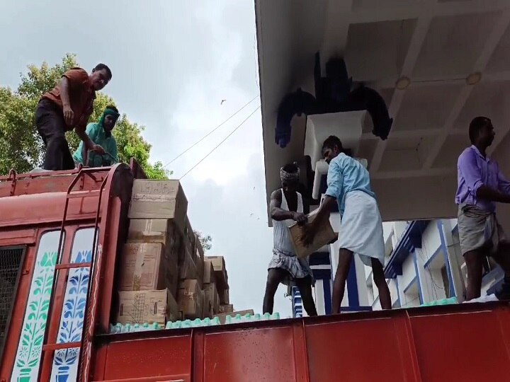 மிக்ஜாம் பேரிடர் : சென்னைக்கு நிவாரண பொருட்கள்.. லாரிகளை கொடியசைத்து வழியனுப்பிய ஆட்சியர்