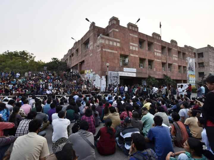 JNU bans protests and parties in campus Heavy fine will be imposed on student if anyone break rules JNU में प्रोटेस्ट करने पर लगेगा भारी जुर्माना, पार्टी करने वालों को भी देना होगा फाइन