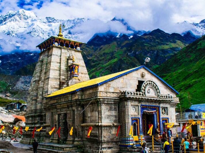 કેદારનાથ યાત્રા 2023 - ઉત્તરાખંડની ચાર ધામ યાત્રામાં, આ વર્ષે કેદારનાથ ધામના દરવાજા 25 એપ્રિલ 2023 ના રોજ ખોલવામાં આવ્યા હતા અને યાત્રા 15 નવેમ્બર 2023 ના રોજ સમાપ્ત થઈ હતી. કેદારનાથ યાત્રા 6 મહિના સુધી ચાલે છે. અહીં જ્યોતિર્લિંગમાં ભગવાન શિવ બળદના રૂપમાં બિરાજમાન છે.