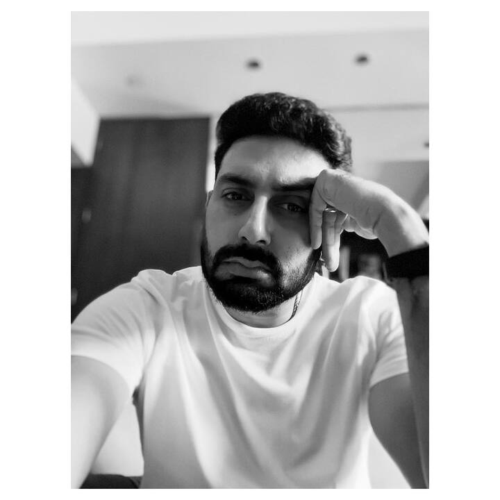 ऐसे में करिश्मा कपूर की मां नहीं चाहती थी कि आगे चलकर उनकी बेटी को अपनी लाइफ में किसी भी तरह का स्ट्रगल करना पड़े. ऐसे में अभिषेक और करिश्मा की शादी से पहले उन्होंने अमिताभ बच्चन के सामने ये डिमांड रख दी कि शादी से पहले उन्हें प्रॉपर्टी का तय हिस्सा उनके बेटे अभिषेक बच्चन के नाम करना होगा. नाम कर दिया जाए. लेकिन बच्चन परिवार ने उनकी ये शर्त नहीं मानी.